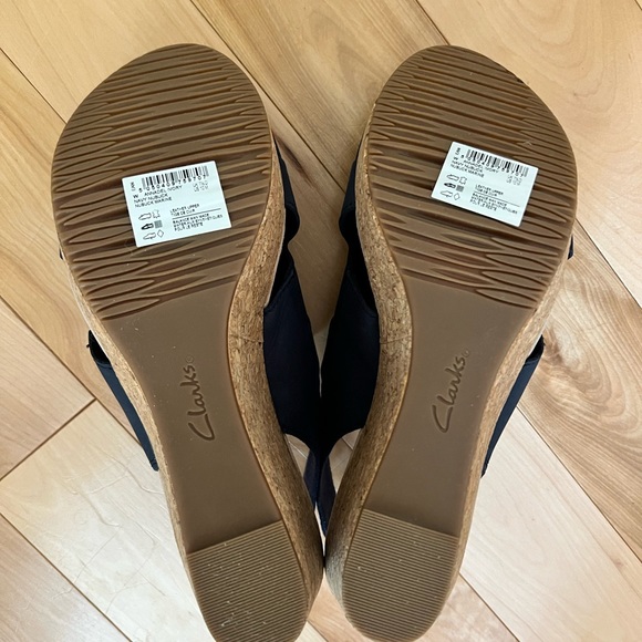 Clarks Annadel Ivory Navy Nubuck Sandals - Picture 2 of 8